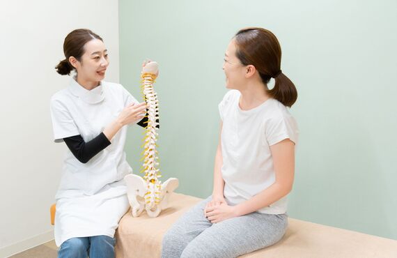 姿勢を整え猫背を正すことでお客様本来の美しさを | Lab putti.は市川で整体を行い健康をサポート